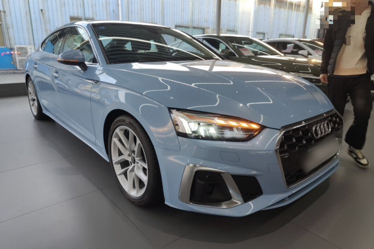 奥迪A5 2024款 Sportback 40 TFSI 时尚动感型车身外观3