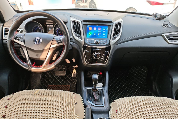 长安CS35 2017款 1.6L 自动豪华型中控内饰12