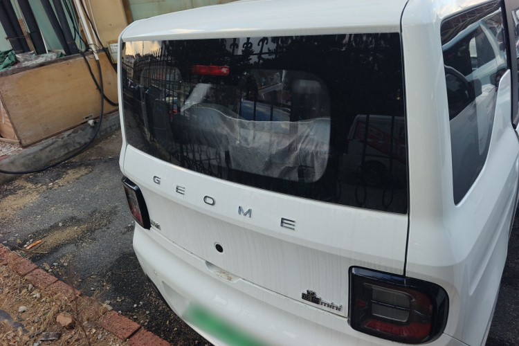 吉利银河 2024款 熊猫mini 200km 耐力熊车身外观6