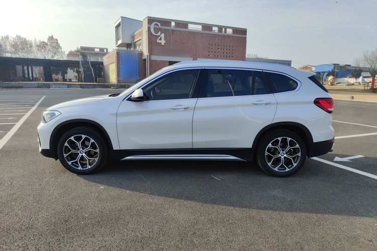宝马X1 2020款 sDrive20Li 尊享型车身外观6007