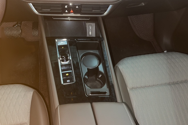 大众 威然 2022款 330TSI 商务版中控内饰7009