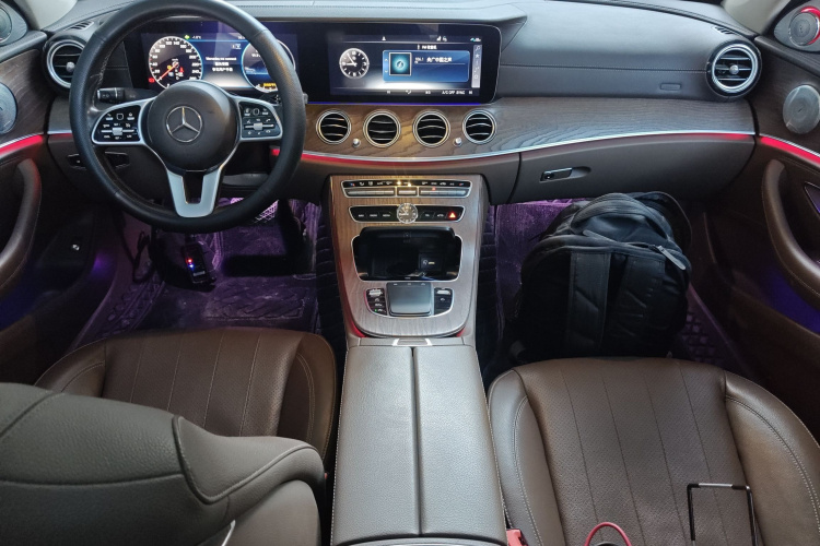 奔驰E级 2020款 E 300 L 时尚型中控内饰12
