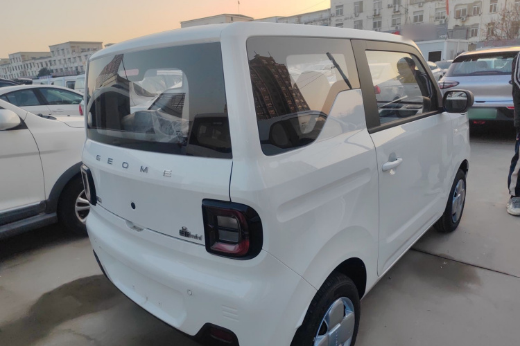 吉利银河 2024款 熊猫mini 200km 耐力熊车身外观7