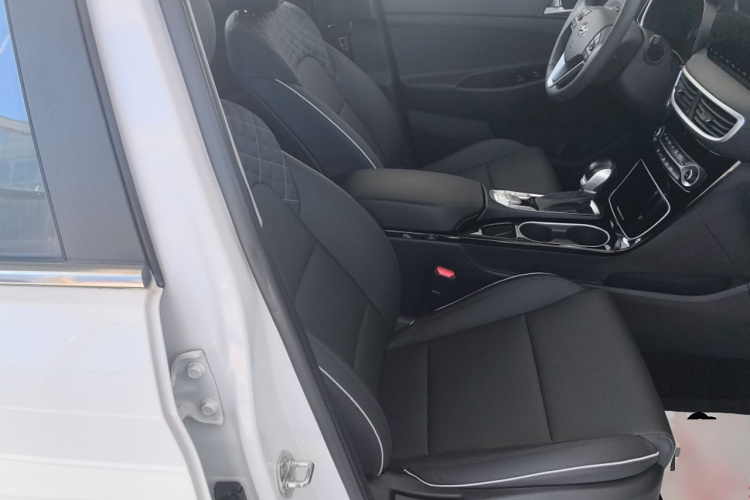 现代 途胜 2020款 280TGDi 两驱GLS时尚版 国VI局部细节41