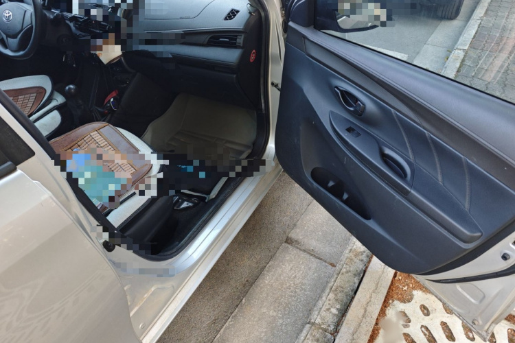 丰田 威驰 2014款 1.5L 手动智臻版局部细节9005