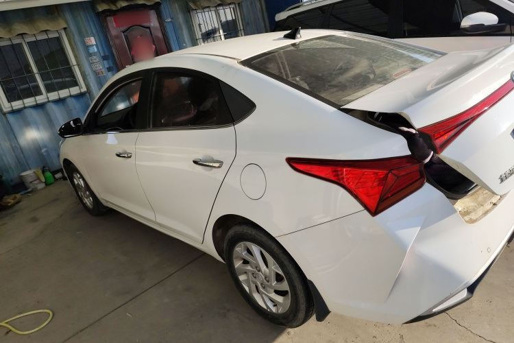 现代 悦纳 2020款 1.4L 手动GLS炫酷版车身外观4