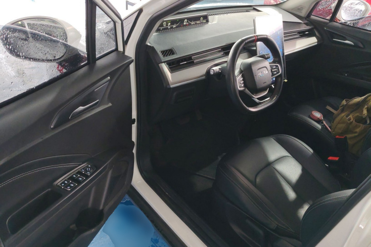 哪吒汽车 哪吒V 2022款 长续航行业定制版中控内饰20