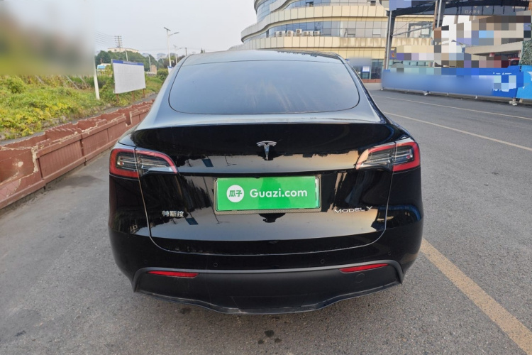 特斯拉 Model Y 2022款 后轮驱动版车身外观6