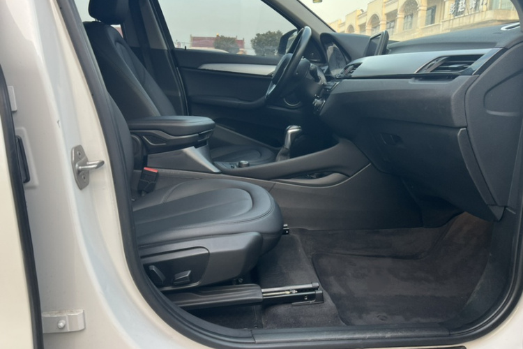 宝马X1 2016款 sDrive18Li 尊享型中控内饰7003