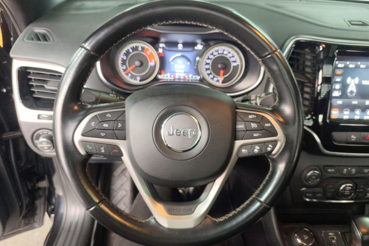 Jeep 自由光 2021款 2.0T 四驱80周年纪念版局部细节13