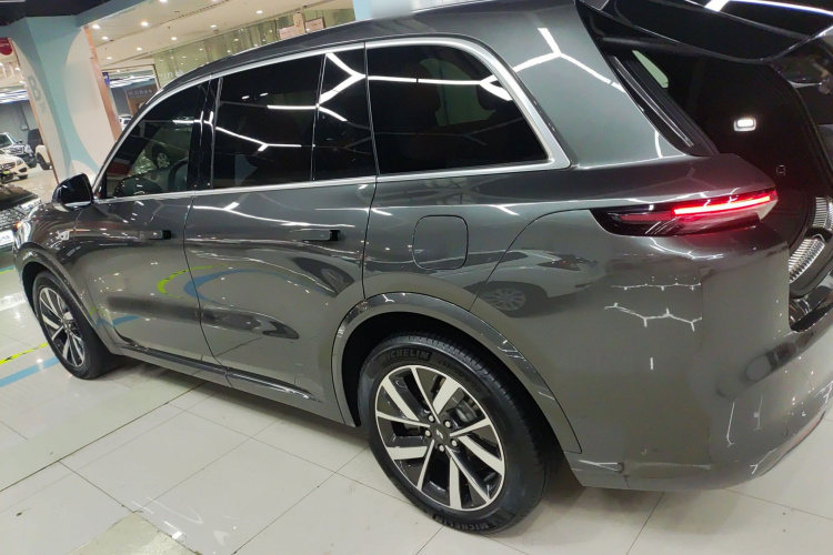 理想汽车 理想L8 2023款 Pro车身外观4