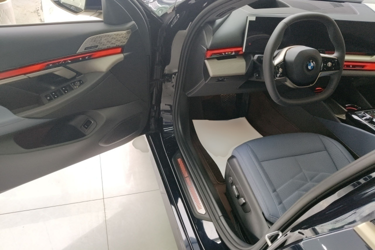 宝马5系 2024款 530Li 尊享型 豪华套装中控内饰7003