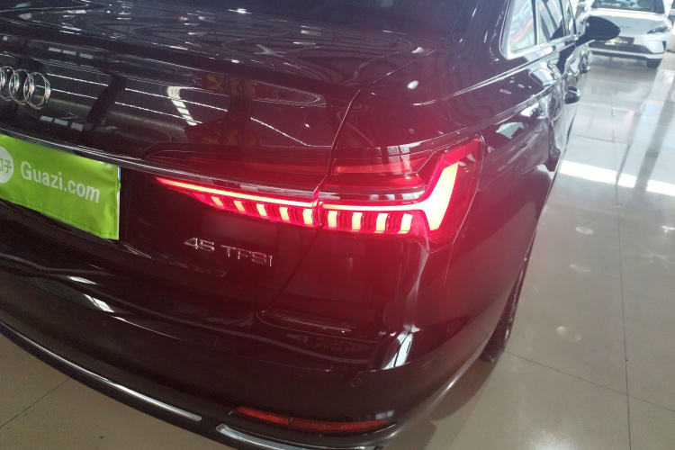 奥迪A6L 2019款 45 TFSI 臻选致雅型车身外观9