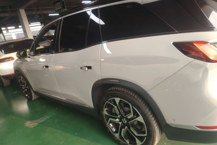 蔚来ES8 2020款 580KM 签名版 七座版车身外观4