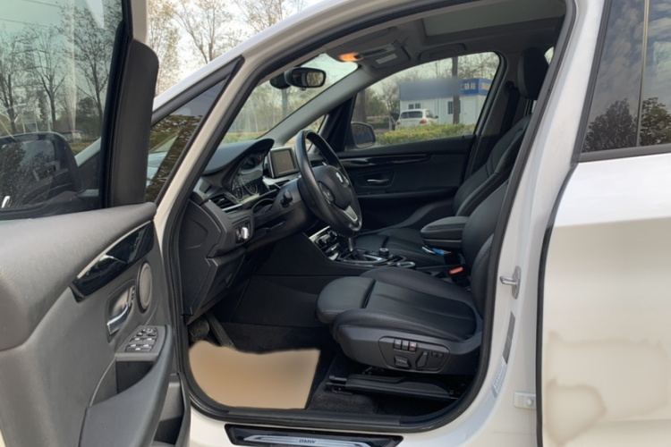 宝马2系旅行车 2016款 218i 运动设计套装中控内饰7006