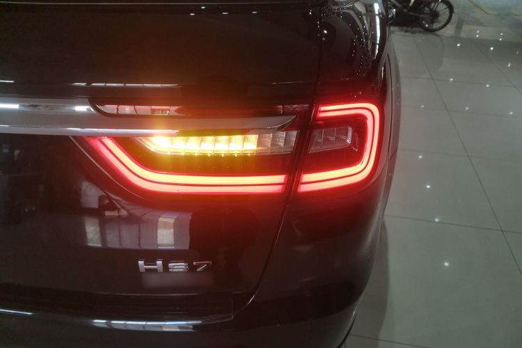 红旗HS7 2022款 3.0T 自动四驱智联旗畅版 七座车身外观9