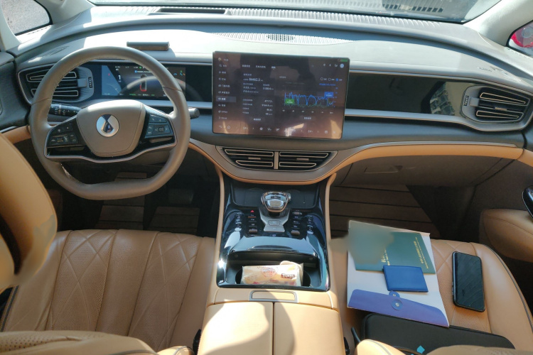 腾势D9 2022款 DM-i 970 四驱旗舰型中控内饰7002
