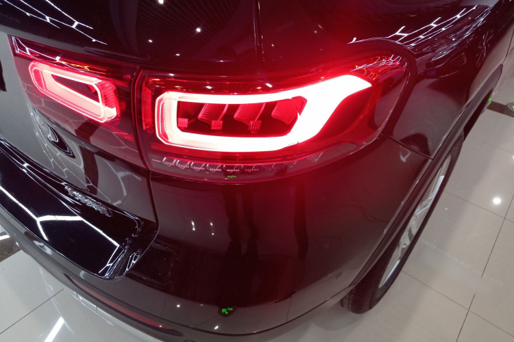 奔驰GLB 2022款 改款二 GLB 200 时尚型车身外观9