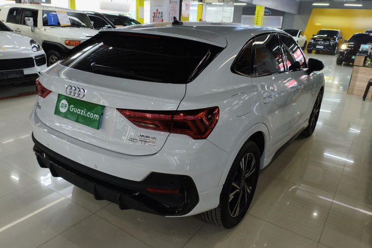 奥迪Q3 Sportback 2023款 40 TFSI 时尚型车身外观7