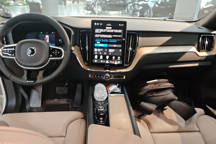 沃尔沃XC60 2026款 B5 四驱智远豪华版中控内饰7002