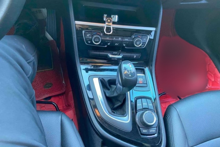 宝马2系旅行车 2018款 218i 领先型中控内饰7003