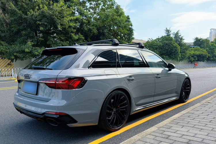 奥迪RS 4 2022款 RS4 Avant 黑曜版车身外观7