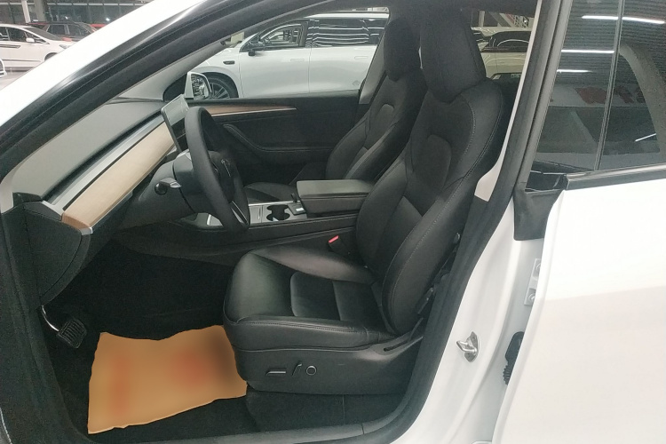 特斯拉 Model Y 2022款 改款 后轮驱动版中控内饰19