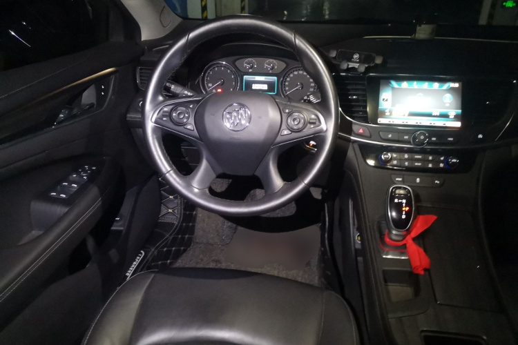 别克 君越 2018款 20T 精英型中控内饰13