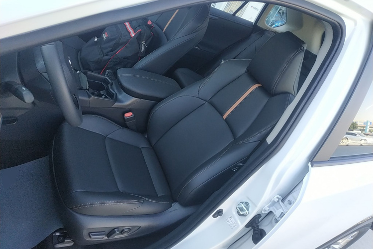丰田 威兰达 2024款 2.0L CVT两驱都市版中控内饰19