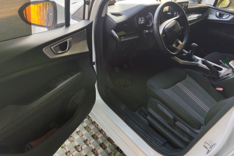 五菱汽车 五菱佳辰 2022款 1.5L 手动乐享精英型中控内饰20