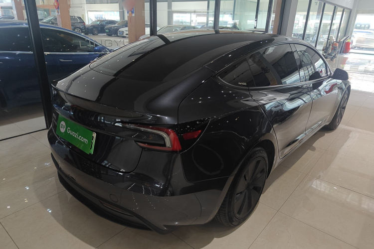 特斯拉 Model 3 2023款 后轮驱动版车身外观7