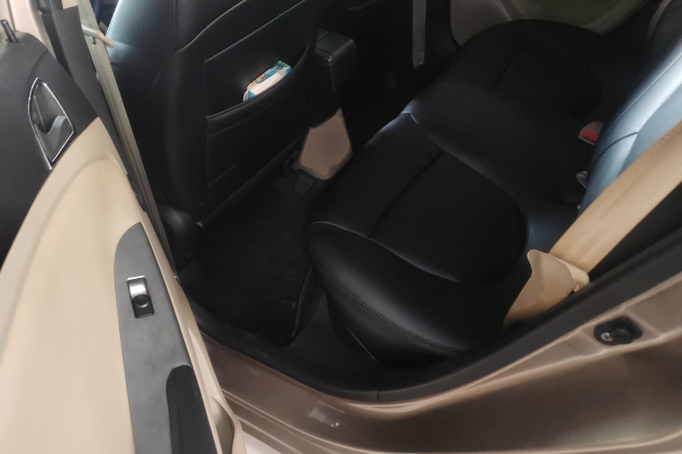 现代 瑞纳 2014款 1.4L 自动智能型GLS中控内饰7004