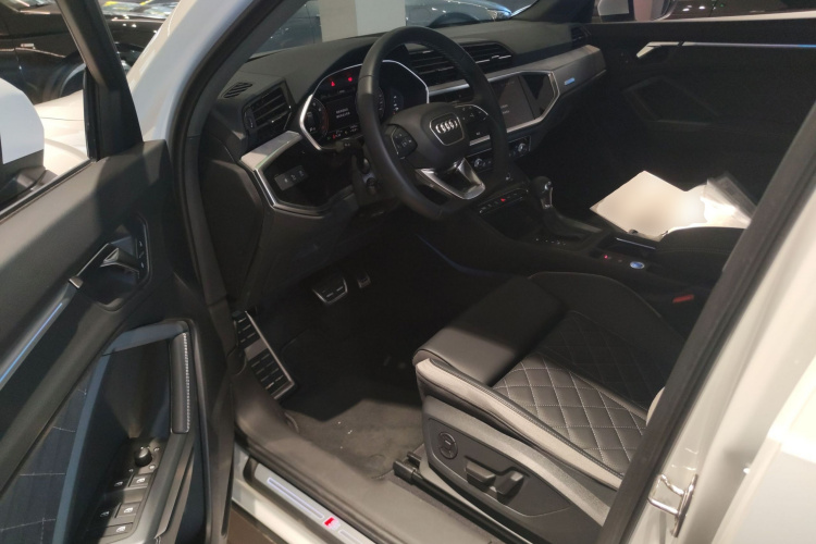 奥迪Q3 2024款 40 TFSI 时尚动感型中控内饰20