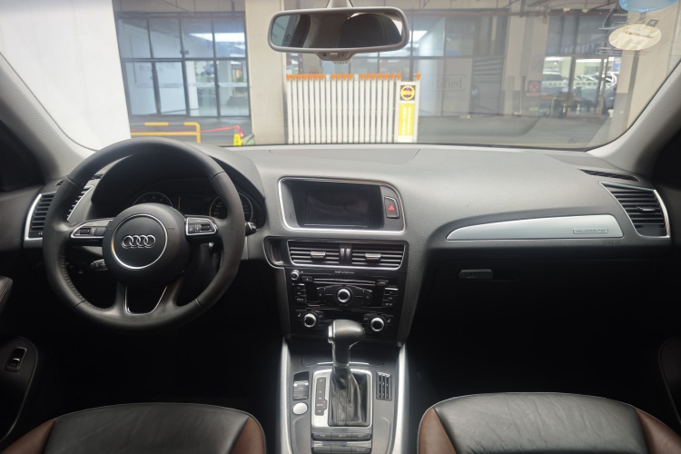 奥迪Q5 2017款 Plus 40 TFSI 技术型中控内饰7007