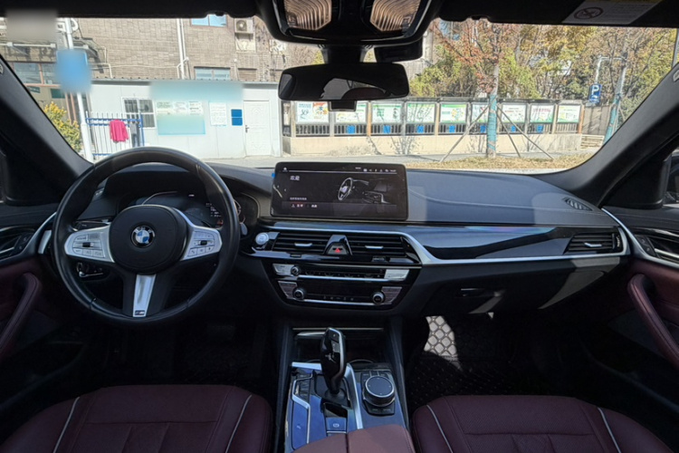 宝马5系 2022款 改款二 525Li M运动套装中控内饰7002