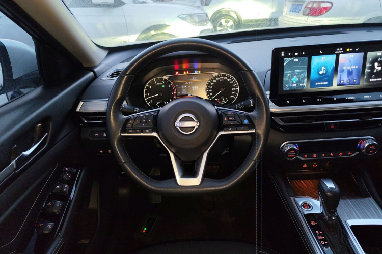 日产 天籁 2022款 2.0T XL 进享版中控内饰13