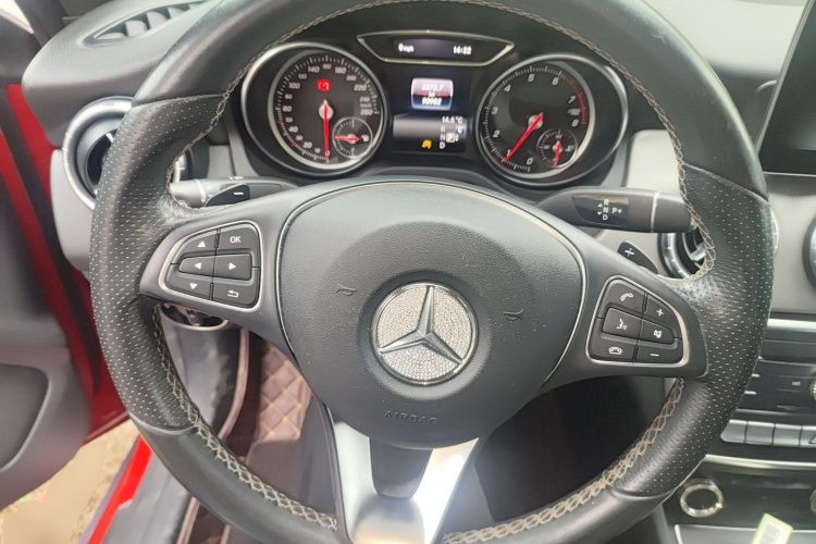 奔驰CLA 2017款 改款 CLA 200 时尚型中控内饰13