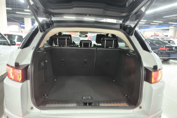 路虎 揽胜极光 2015款 2.0T 五门锐动版机舱底盘23