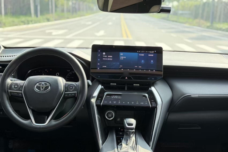 丰田 威飒 2023款 2.0L CVT两驱尊贵版中控内饰7001