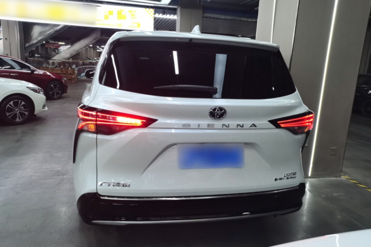 丰田 赛那SIENNA 2024款 2.5L混动 四驱尊贵版车身外观6