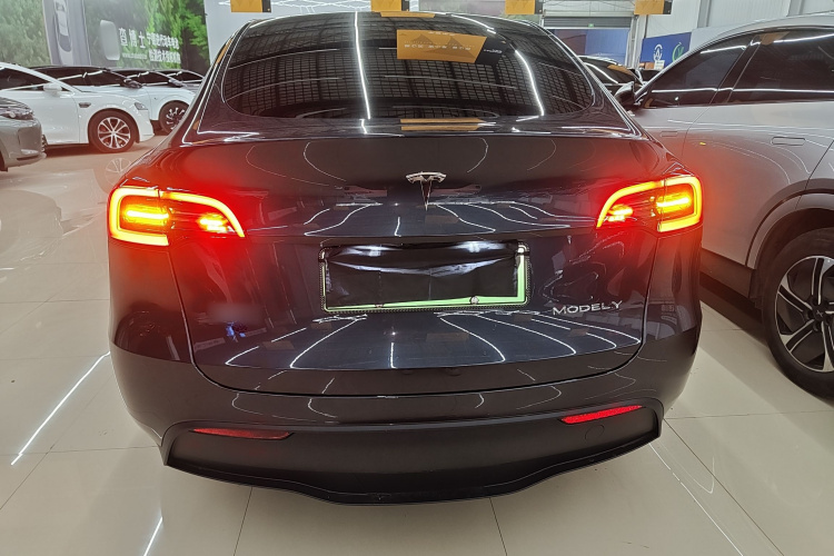 特斯拉 Model Y 2024款 后轮驱动版车身外观6