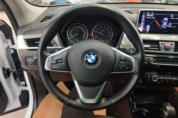 宝马X1 2016款 sDrive20Li 豪华型中控内饰13
