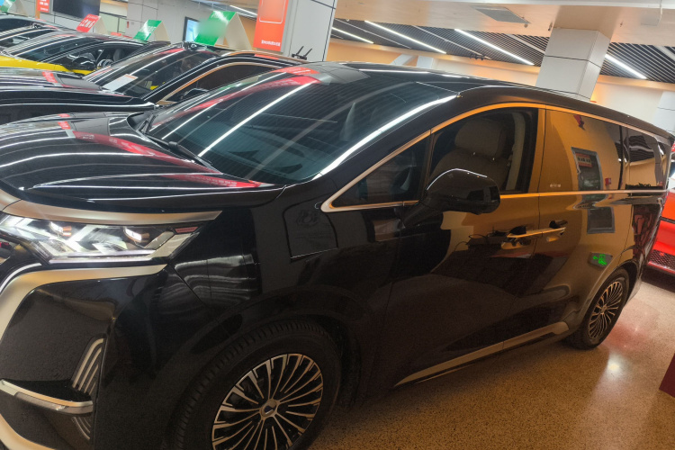 腾势D9 2024款 DM-i 980 四驱旗舰型车身外观4