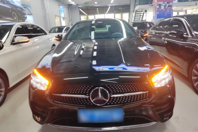 奔驰E级(进口) 2023款 改款 E 260 轿跑车车身外观2