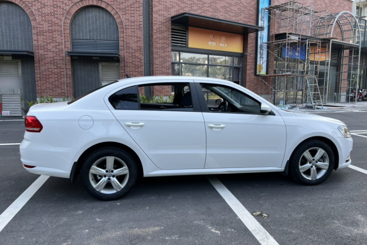 大众 朗逸 2017款 1.6L 自动风尚版车身外观6010