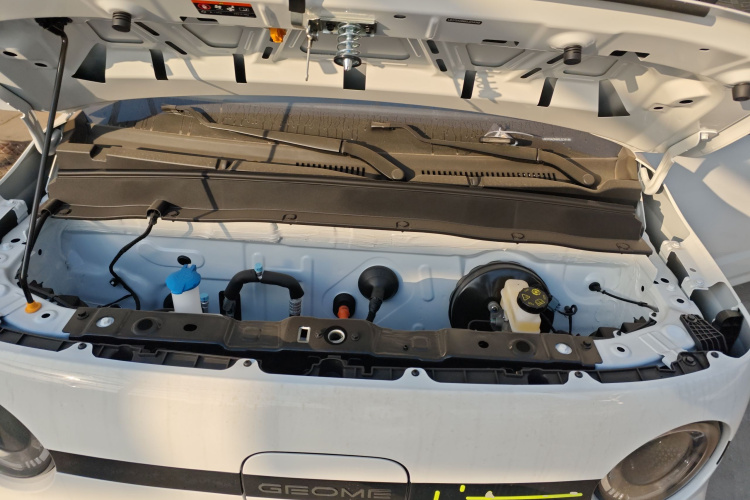 吉利银河 熊猫 2025款 210km 元气熊机舱底盘24