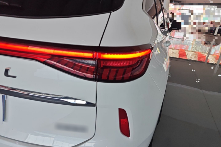 哈弗H6 2024款 1.5T 两驱经典版车身外观9