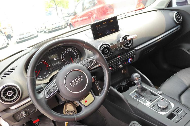 奥迪A3 2016款 Limousine 35 TFSI 风尚型中控内饰12