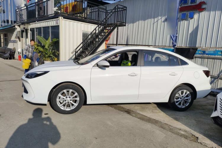 荣威i5 2026款 1.5L CVT豪华版车身外观4