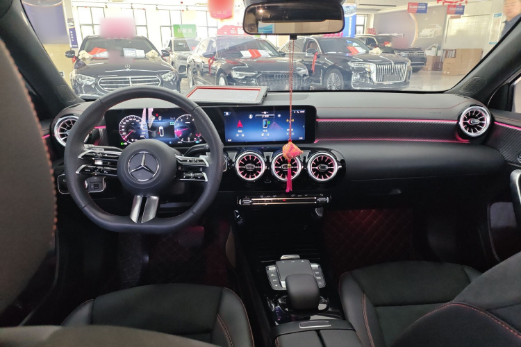 奔驰A级 2023款 A 200 L 时尚型中控内饰12